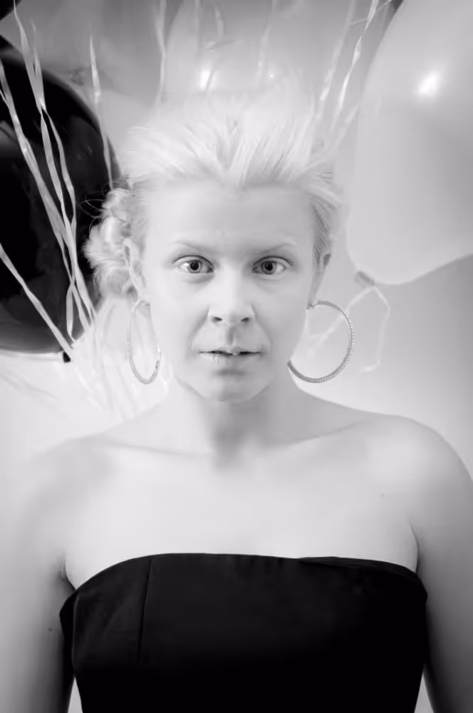 Portrait of artist Robyn