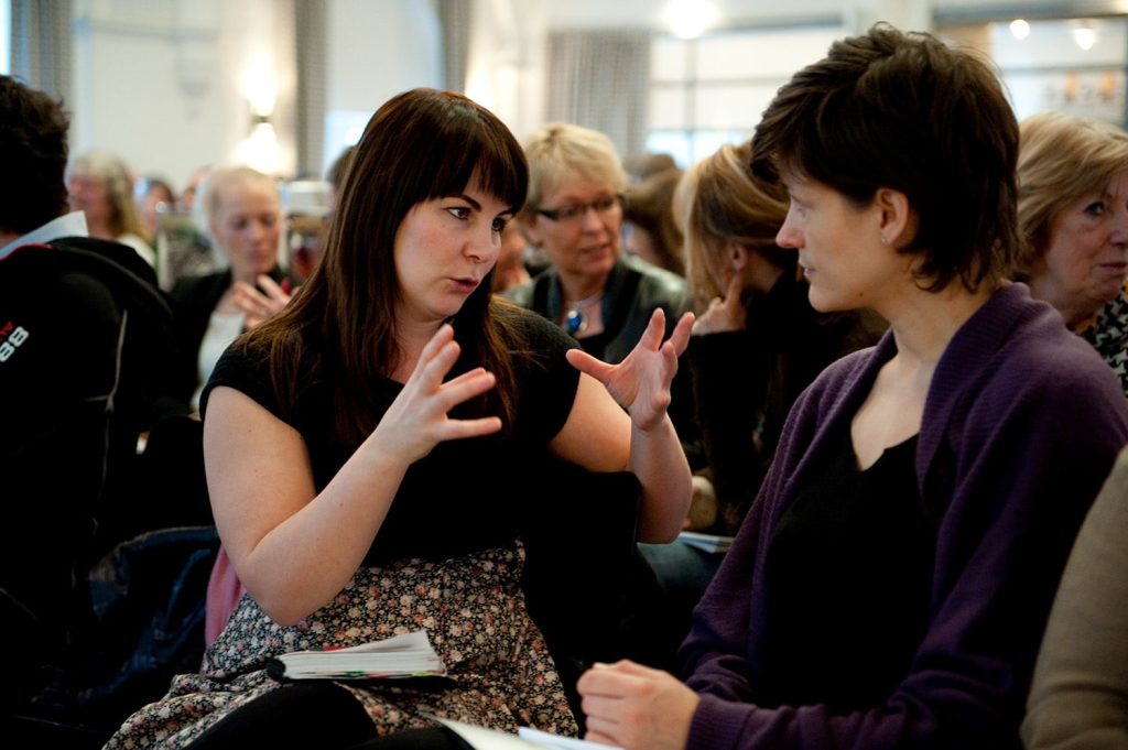 Diskussion under ett event i Stockholm. Eventfotograf i Stockholm.